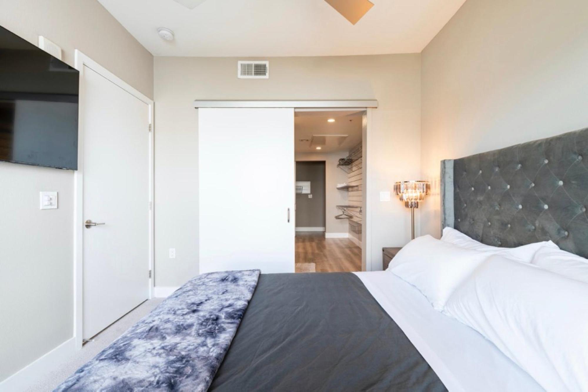 2 Bedroom Modern Luxury La Na