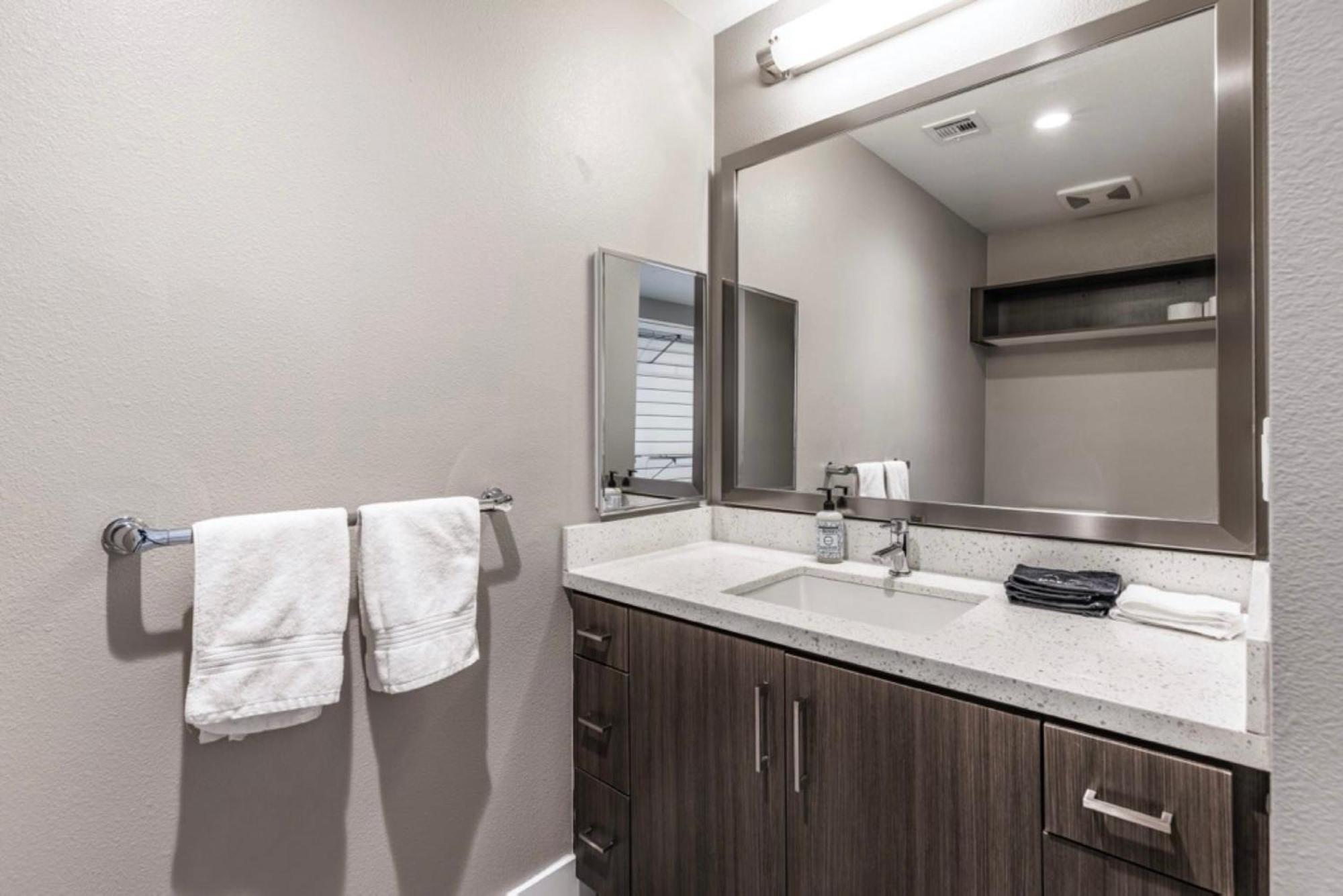 Apartment 2 Bedroom Modern Luxury La Na