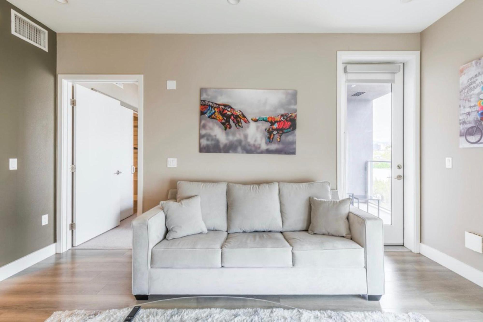 2 Bedroom Modern Luxury La Na Apartment
