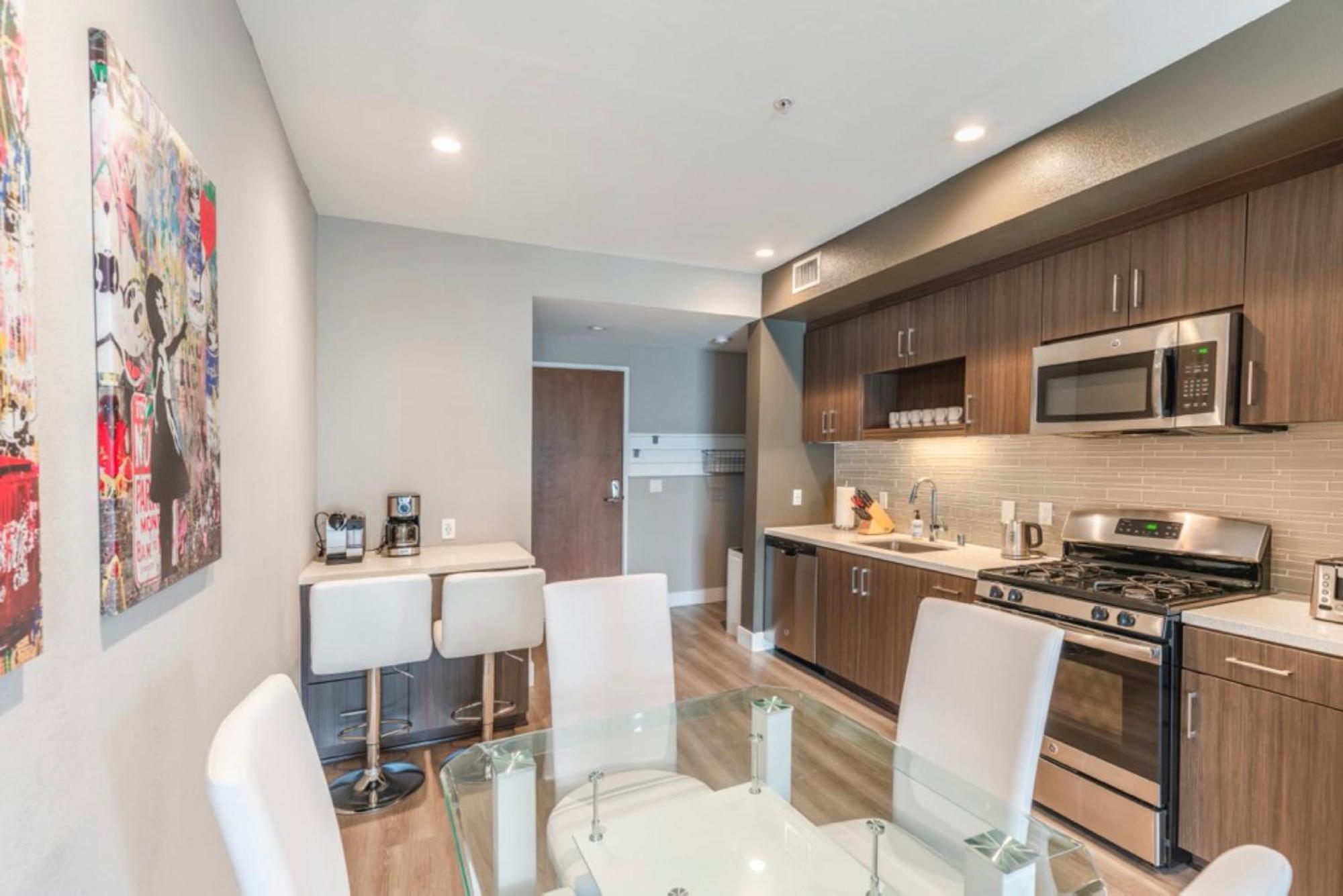 2 Bedroom Modern Luxury La Na *