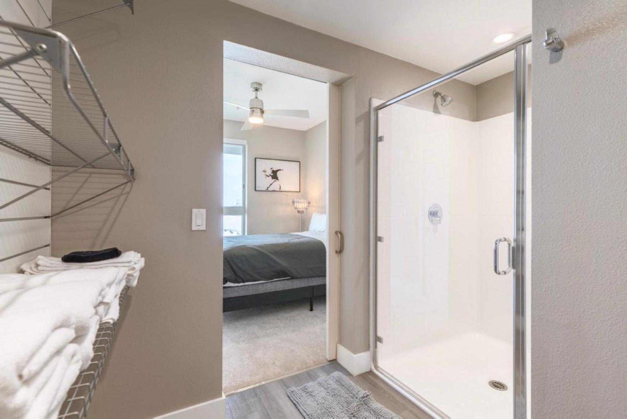 2 Bedroom Modern Luxury La Na Apartment Los Angeles