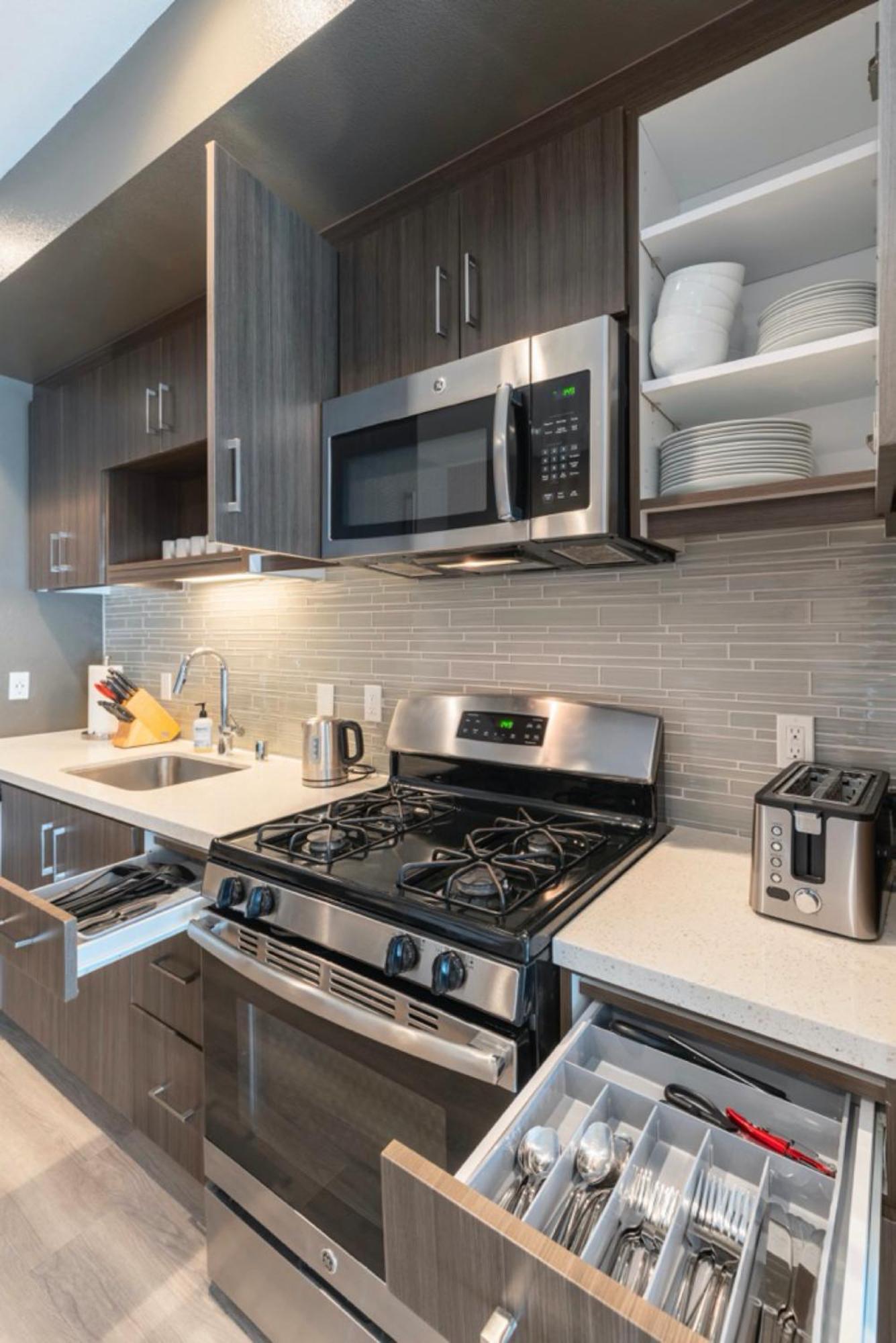 2 Bedroom Modern Luxury La Na Apartment Los Angeles